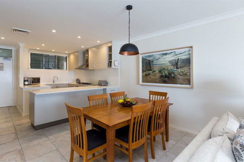 Beach Lodges - Accommodation Brisbane 3