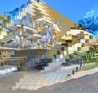 Golden Riviera Beach Resort