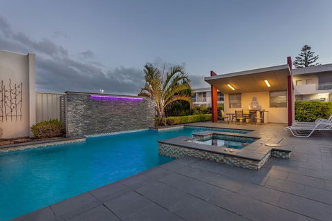 Platinum International - Accommodation Brisbane 0