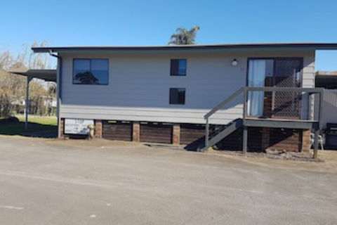 Bentley Waterfront Motel & Cottages - Accommodation Brisbane 0