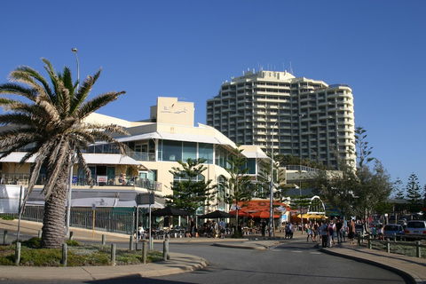 Scarborough & Absolutely Beachfront - Accommodation Brisbane 2