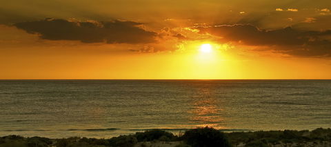 Scarborough & Absolutely Beachfront - Accommodation Brisbane 5