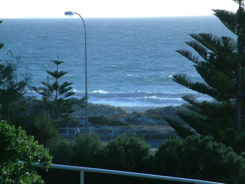 Scarborough & Absolutely Beachfront - Accommodation Brisbane 3