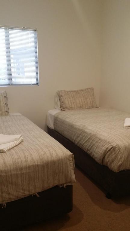Lilacs Waterfront Villas & Cottages - Accommodation Brisbane 4