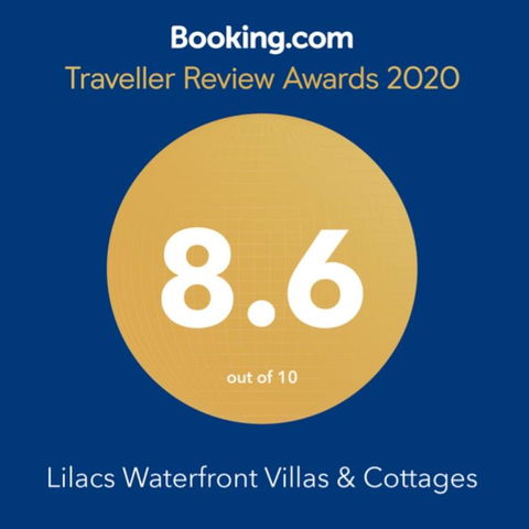 Lilacs Waterfront Villas & Cottages - Accommodation Brisbane 5