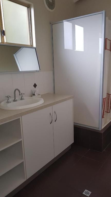 Lilacs Waterfront Villas & Cottages - Accommodation Brisbane 1
