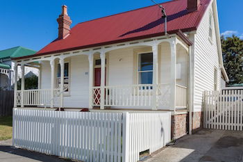 Brampton Cottage - Accommodation Brisbane 0