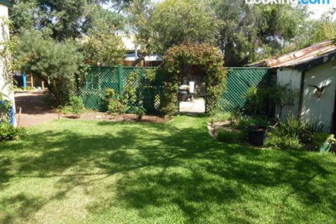 The Russell House - Accommodation Brisbane 6