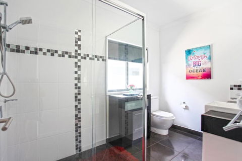 Lakeside Deck House - Accommodation Brisbane 2