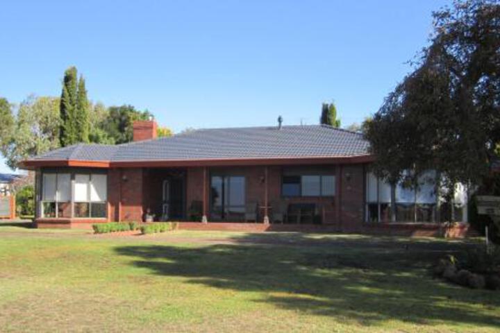 Bushfield VIC Accommodation Brisbane