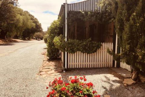 The Olde Devonshire House - Accommodation Brisbane 0