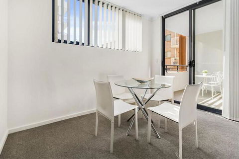 Astra Apartments Liverpool - Accommodation Brisbane 3