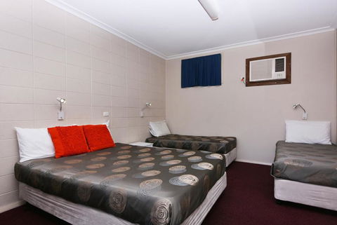 Motel Poinsettia - Accommodation Brisbane 4