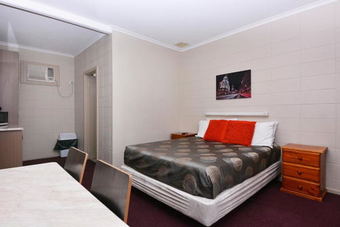 Motel Poinsettia - Accommodation Brisbane 5