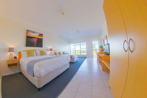 COAST Motel And Apartments - Accommodation Brisbane 3