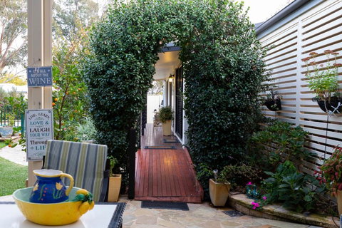 Courtsidecottage Bed & Breakfast - Accommodation Brisbane 5