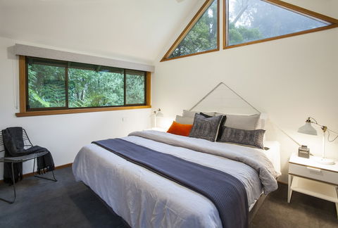 Artist On Everest - Accommodation Brisbane 6