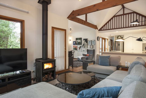 Artist On Everest - Accommodation Brisbane 7