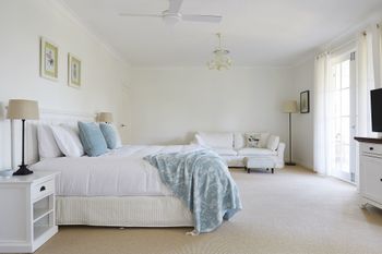 Hamptons Hinterland Retreat - Accommodation Brisbane 3