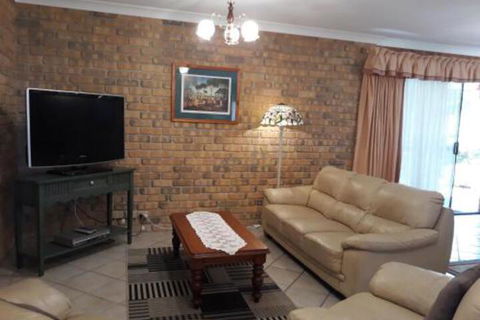 Acacia Apartments - Accommodation Brisbane 6