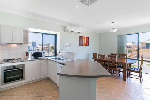 Seahaven Villas By Rockingham Apartments - Accommodation Brisbane 3