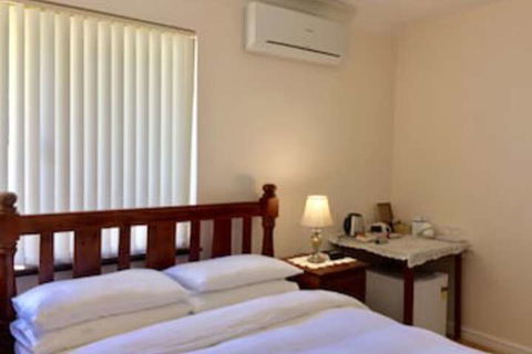 The Royal Dolphin B&B In Safety Bay - Accommodation Brisbane 0