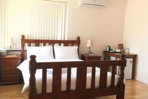 The Royal Dolphin B&B In Safety Bay - Accommodation Brisbane 6