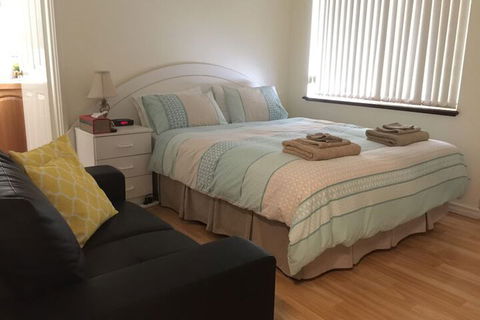 The Royal Dolphin B&B In Safety Bay - Accommodation Brisbane 5