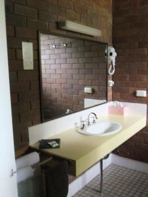 Golden West Motor Inn - Accommodation Brisbane 2