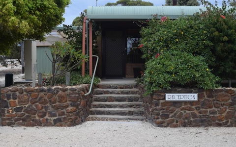 Hopetoun Motel & Chalet Village - Accommodation Brisbane 3