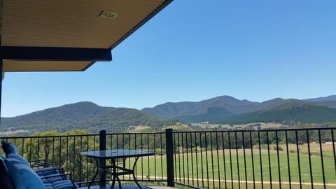 The Red Stag - Accommodation Brisbane 0