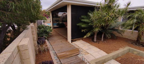 Halls Head Holiday Home - Accommodation Brisbane 5
