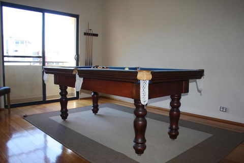 Huge House On The Grand Canal - Accommodation Brisbane 2