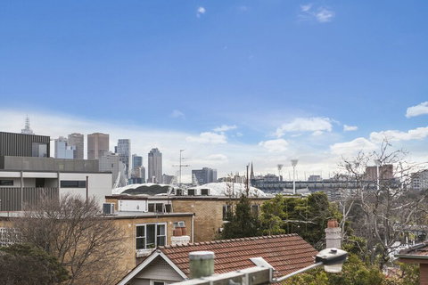 BOUTIQUE STAYS - Ace's Place - Accommodation Brisbane 2