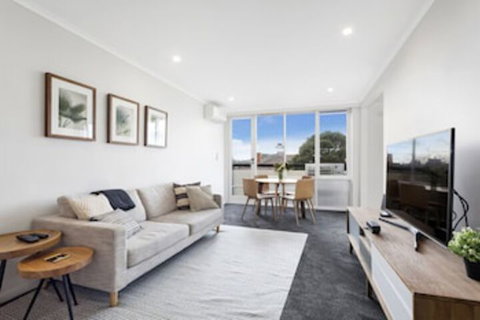 BOUTIQUE STAYS - Ace's Place - Accommodation Brisbane 0