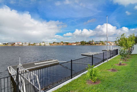 Mermaid Island Beach House - Accommodation Brisbane 4