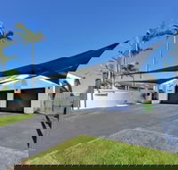 Mermaid Island Beach House - Accommodation Brisbane