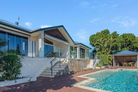 Maureen Waterfront Beach House - Accommodation Brisbane 6