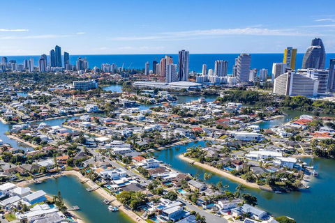 Maureen Waterfront Beach House - Accommodation Brisbane 4