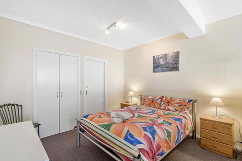 Black Dolphin Waterfront Apartment - Accommodation Brisbane 5