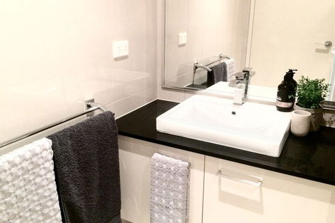 Darwin City Chic Apartment At The KUBE - Accommodation Brisbane 5