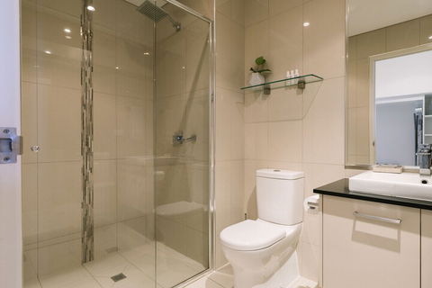 Darwin City Chic Apartment At The KUBE - Accommodation Brisbane 7