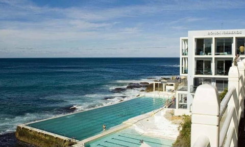 Sophisticated Apartment Near Beach - Accommodation Brisbane 3