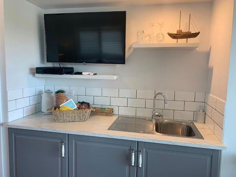 B & B On The Water - Accommodation Brisbane 2