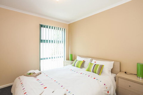Anglesea River Apartments 2 Bed Unit 2 / 4 - Accommodation Brisbane 3