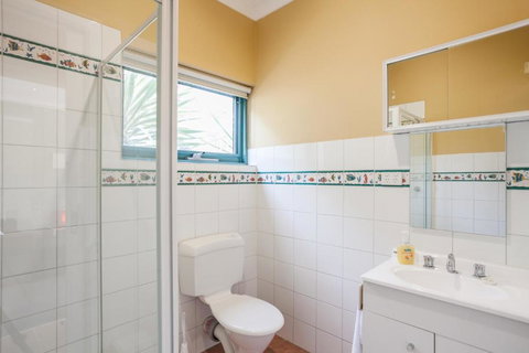 Anglesea River Apartments 2 Bed Unit 2 / 4 - Accommodation Brisbane 4