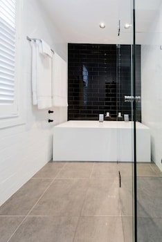 Bespoke On Main - Accommodation Brisbane 0