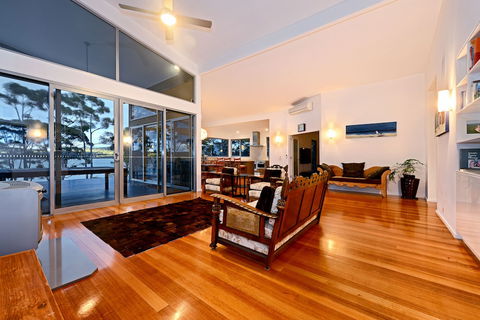 Cloudy Bay Lagoon Estate - Accommodation Brisbane 3