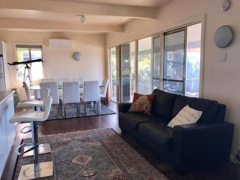 The Beach Shack - Accommodation Brisbane 5