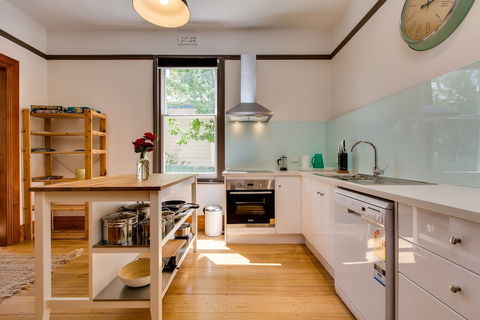 Rosehaven Cottage - Accommodation Brisbane 3